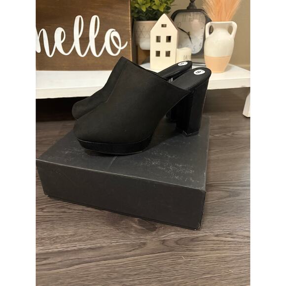 Gabrielle Union NIB Black Snake Print Mules - Picture 2 of 7